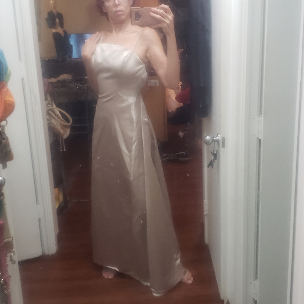bcbgmaxazria evening prom dress satin taffetas champagne fit & faire maxi Size 2